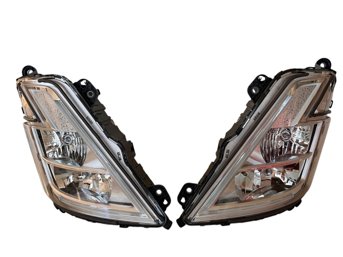 2X NEW OE HALOGEN HEADLIGHTS HEADLAMP H7 LAMPS VOLVO FM5 TRUCK FMX 2020 -23752821 + 23752820