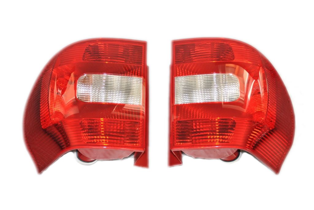 2X NEW OE REAR LAMP LAMP SET SKODA YETI 5L0945096 5L0945095