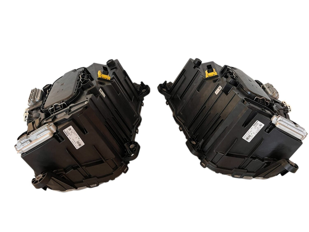 2X NEW OE HALOGEN HEADLIGHTS HEADLAMP H7 LAMPS VOLVO FM5 TRUCK FMX 2020 -23752821 + 23752820
