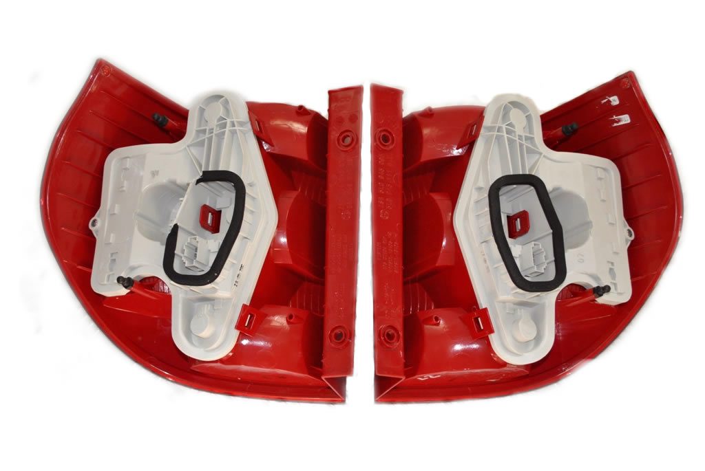 2X NEW OE REAR LAMP LAMP SET SKODA YETI 5L0945096 5L0945095
